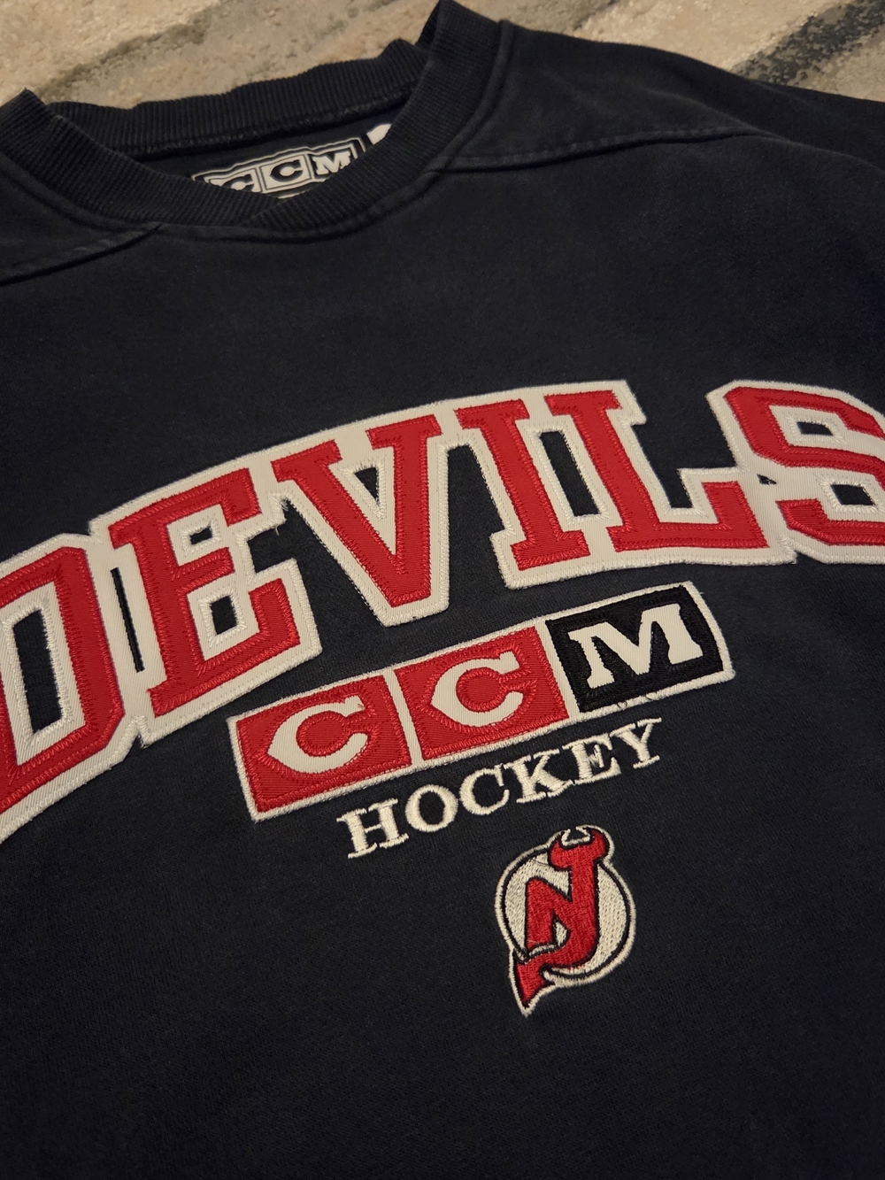 Vintage CCM New Jersey Devils Black Graphic Hockey Sweatshirt - Picture 3 of 5
